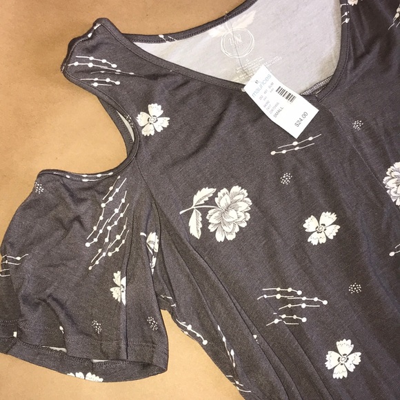 Floral cold shoulder top - Picture 5 of 7